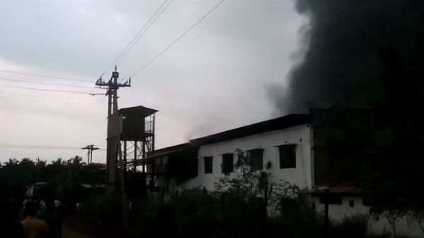 ಸಚಿವ ಪ್ರಲ್ಹಾದ ಜೋಶಿ ಪತ್ನಿ ಒಡೆತನದ ಫ್ಯಾಕ್ಟರಿಗೆ ಬೆಂಕಿ: 3 ಕೋಟಿ ರೂ. ಹೆಚ್ಚು ಹಾನಿ