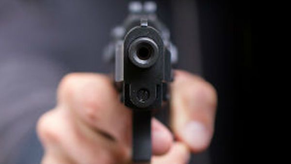 ಹಣೆಗೆ ಗನ್ ಇಟ್ಟು ಎಳೆದೊಯ್ದು ಯುವತಿಯ ಅತ್ಯಾಚಾರ: ಐವರ ಬಂಧನ