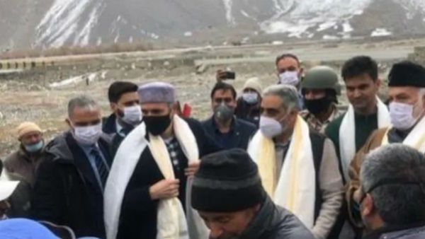 ಕಾರ್ಗಿಲ್‌ಗೆ ಒಮರ್ ಅಬ್ದುಲ್ಲಾ ನೇತೃತ್ವದ ನಿಯೋಗ ಭೇಟಿ