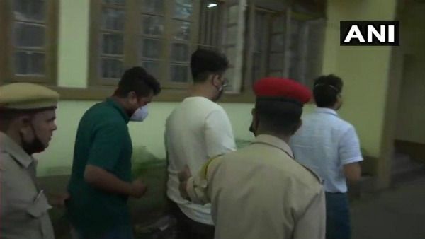 ಜೆಇಇ ಪರೀಕ್ಷೆಯಲ್ಲಿ ಶೇ.99.80ರಷ್ಟು ಅಂಕ ಪಡೆದವರು ಪೊಲೀಸ್ ವಶಕ್ಕೆ