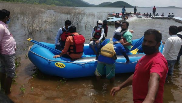 ವಿವಿ ಸಾಗರ ಜಲಾಶಯದ ಹಿನ್ನೀರಿನಲ್ಲಿ ವಿದ್ಯಾರ್ಥಿಗಳಿಗೆ ಈಜು ತರಬೇತಿ