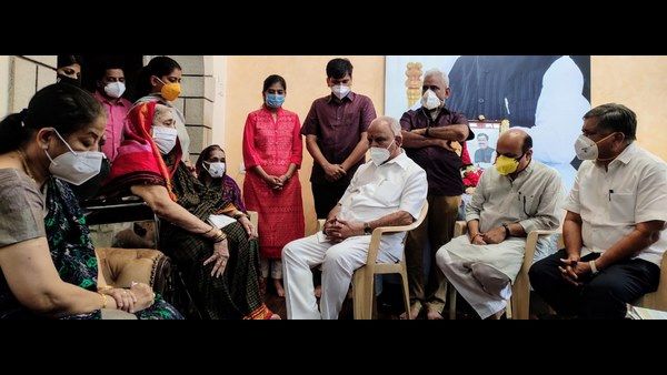 ಸುರೇಶ್ ಅಂಗಡಿ ಸ್ಮಾರಕ ನಿರ್ಮಾಣದ ಭರವಸೆ ಕೊಟ್ಟ ಸಿಎಂ