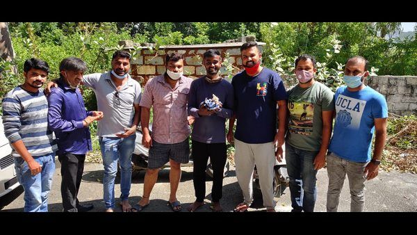 ಕೊಳಚೆ ಪೈಪ್ ನಲ್ಲಿ ಸಿಲುಕಿದ್ದ ಬೆಕ್ಕನ್ನು ರಕ್ಷಿಸಿದ 