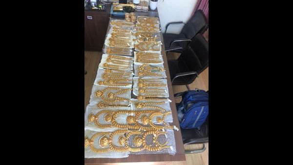 ಗೋಲ್ಡ್‌ ಸ್ಮಗ್ಲಿಂಗ್ ಮಾಡುತ್ತಿದ್ದ ಇಬ್ಬರ ಸೆರೆ , 6 ಕೆ.ಜಿ. ಚಿನ್ನ ಪತ್ತೆ