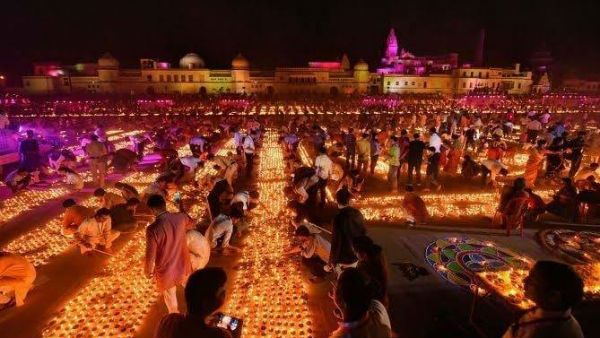 ಅಯೋಧ್ಯೆಯಲ್ಲಿ ಅದ್ಧೂರಿ ದೀಪೋತ್ಸವ ಆಚರಣೆ: 5.84 ಲಕ್ಷ ಮಣ್ಣಿನ ದೀಪಗಳು ಬೆಳಗಿದವು