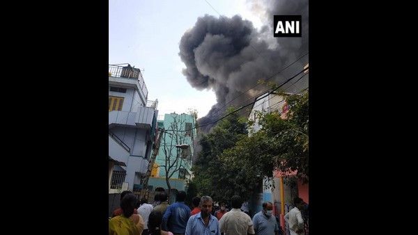 ಹೊಸಗುಡ್ಡದಹಳ್ಳಿ ಕಾರ್ಖಾನೆಯಲ್ಲಿ ಅಗ್ನಿ ಅವಘಡ: ಮಾಲೀಕರ ವಿರುದ್ಧ ಕೇಸ್