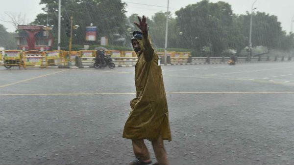 ನಿವಾರ್ ಚಂಡಮಾರುತ: ತಮಿಳುನಾಡಿನ ಜನರಿಗೆ ಸಹಾಯವಾಣಿ