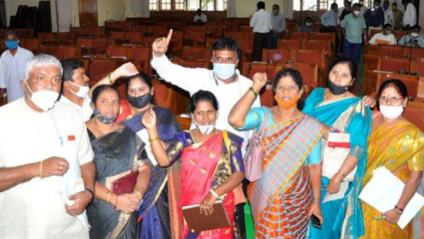 ಚಿಕ್ಕಮಗಳೂರು: ಜಿ.ಪಂ ಅಧ್ಯಕ್ಷೆ ರಾಜೀನಾಮೆಗೆ ಸ್ವಪಕ್ಷಿಯ ಸದಸ್ಯರ ಆಗ್ರಹ