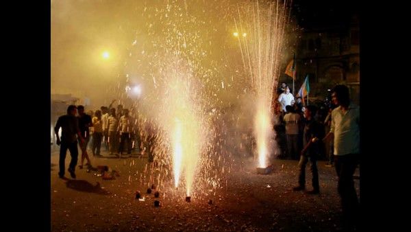 ಕರ್ನಾಟಕದಲ್ಲಿ ದೀಪಾವಳಿ ಆಚರಿಸುವವರಿಗೆ ಸರ್ಕಾರದ ಸಿಹಿಸುದ್ದಿ