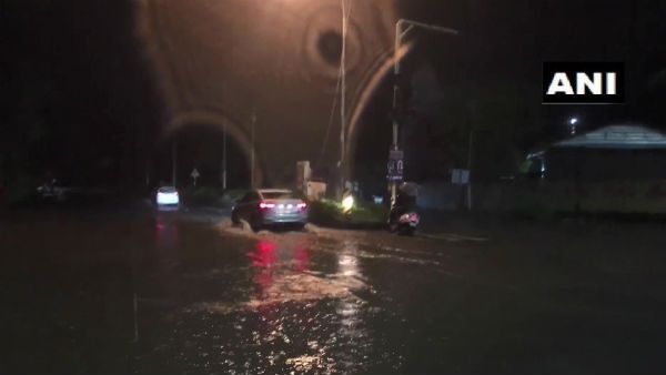 ಪುದುಚೆರಿಯಲ್ಲಿ ಅಪ್ಪಳಿಸಿದ ನಿವಾರ್: ಚಂಡಮಾರುತ ಕೊಂಚ ದುರ್ಬಲ