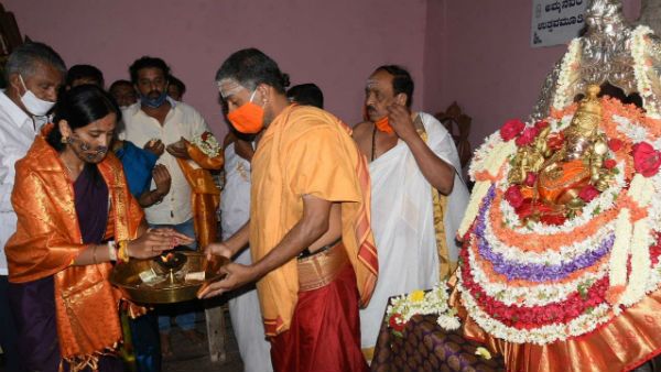 ಉಪ ಚುನಾವಣೆ ಫಲಿತಾಂಶಕ್ಕೂ ಮುನ್ನ ಚಾಮುಂಡೇಶ್ವರಿ ಮೊರೆ ಹೋದ ಎಚ್.ಕುಸುಮಾ