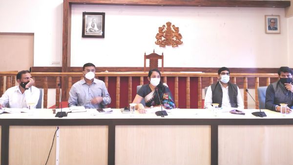 ಹಣ ಪಡೆದ ಸಂತ್ರಸ್ತರು ಮನೆ ನಿರ್ಮಾಣಕ್ಕೆ ಮುಂದಾಗಿಲ್ಲ: ಸೂಕ್ತ ಕ್ರಮಕ್ಕೆ ಜಿಲ್ಲಾಧಿಕಾರಿ ಸೂಚನೆ