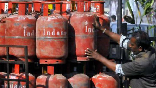 ಡಿಸೆಂಬರ್‌ನಲ್ಲಿ ಎಲ್‌ಪಿಜಿ ಸಿಲಿಂಡರ್ ದರದಲ್ಲಿ ಬದಲಾವಣೆ ಇಲ್ಲ: ಪ್ರಮುಖ ನಗರಗಳ ದರ ಇಲ್ಲಿದೆ