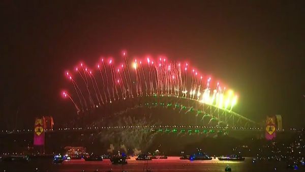 ನ್ಯೂಜಿಲ್ಯಾಂಡ್, ಆಸ್ಟ್ರೇಲಿಯಾದಲ್ಲಿ ಹೊಸ ವರ್ಷಕ್ಕೆ ಸ್ವಾಗತ: ಪಟಾಕಿ ಸಿಡಿಸಿ ಸಂಭ್ರಮ