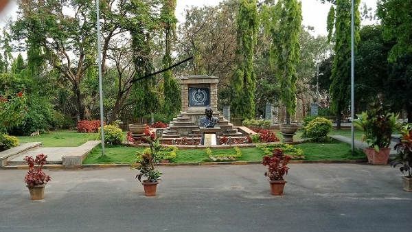 ಬೆಂಗಳೂರು ವಿವಿ ಕುಲಪತಿಗಳ ಅಲ್ಮೆರಾ ಕಥೆ