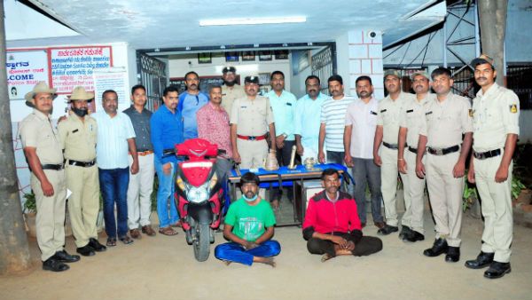 ಇಬ್ಬರು ದೇವಸ್ಥಾನ ಕಳ್ಳರ ಬಂಧನ: 40 ಗ್ರಾ ಚಿನ್ನ, 1.5 ಕೆಜಿ ಬೆಳ್ಳಿ ವಶ