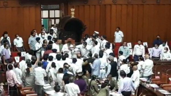 ಉಪ ಸಭಾಪತಿಗಳನ್ನು ಎಳೆದೊಯ್ದ ಕಾಂಗ್ರೆಸ್ ಸದಸ್ಯರು: ರಣರಂಗವಾದ ಪರಿಷತ್ ಕಲಾಪ!