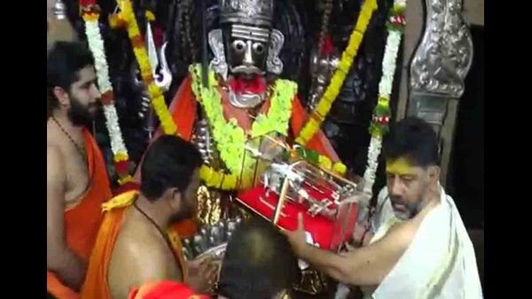 ಮೈಲಾರ ಲಿಂಗೇಶ್ವರನಿಗೆ ಡಿ.ಕೆ. ಶಿವಕುಮಾರ್ ಬೆಳ್ಳಿ ಹೆಲಿಕಾಪ್ಟರ್ ಕಾಣಿಕೆ ಕೊಟ್ಟಿದ್ಯಾಕೆ?