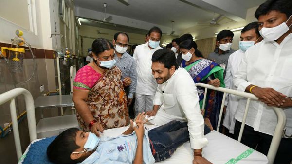 ಎಲೂರಿನಲ್ಲಿ ವಿಚಿತ್ರ ಕಾಯಿಲೆ; ಸಿಎಂ ಜಗನ್ ಭೇಟಿ