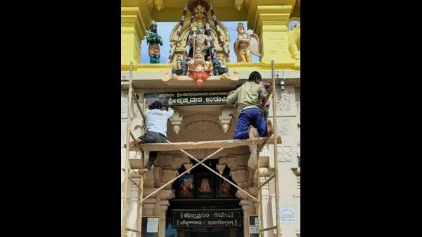 ಕೃಷ್ಣಮಠದಲ್ಲಿ ಮತ್ತೆ ಕನ್ನಡ ನಾಮಫಲಕ ಅಳವಡಿಕೆ: ಭಕ್ತರಲ್ಲಿ ಹರ್ಷ