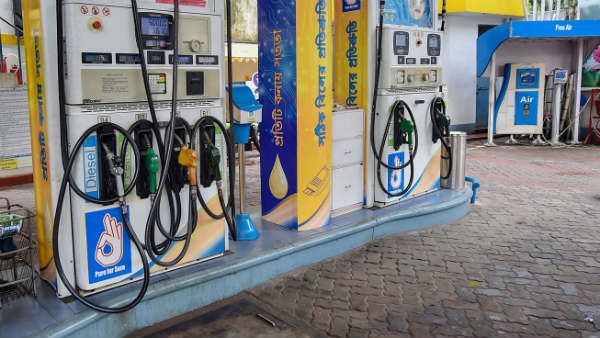 ಪೆಟ್ರೋಲ್ 100ರು ಗಡಿದಾಟಿದ ಬಳಿಕ ಕೊನೆಗೂ ತೆರಿಗೆ ಇಳಿಕೆ