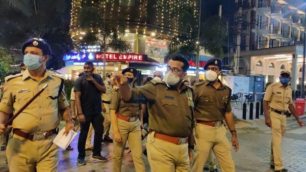 ಬೆಂಗಳೂರಿನಲ್ಲಿ ಪೊಲೀಸರ ನಿರ್ಬಂಧಗಳ ನಡುವೆ ಸೊರಗಿತೇ 2021 ಹೊಸ ವರ್ಷ ಸಂಭ್ರಮ !