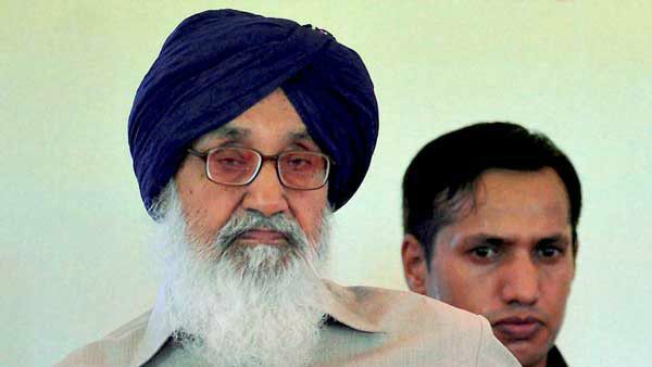 ರೈತರಿಗಾಗಿ 'ಪದ್ಮವಿಭೂಷಣ ಗೌರವ' ಹಿಂತಿರುಗಿಸಿದ ಪ್ರಕಾಶ್ ಸಿಂಗ್ ಬಾದಲ್