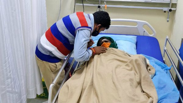 ಸಾಲುಮರದ ತಿಮ್ಮಕ್ಕಗೆ ಅನಾರೋಗ್ಯ: ಅಪೋಲೊ ಆಸ್ಪತ್ರೆಗೆ ದಾಖಲು