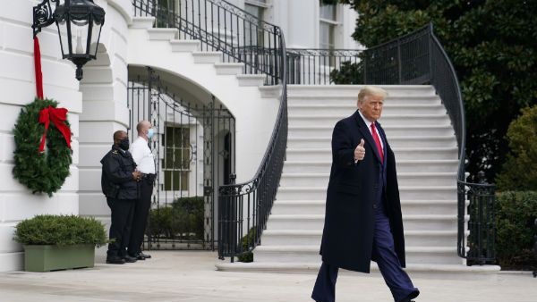 ಪ್ರಜಾಪ್ರಭುತ್ವದ ಪವಿತ್ರ ಸ್ಥಳದಲ್ಲಿ ಟ್ರಂಪ್ ಬೆಂಬಲಿಗರಿಂದ ಹೇಸಿಗೆ ಕೃತ್ಯ!