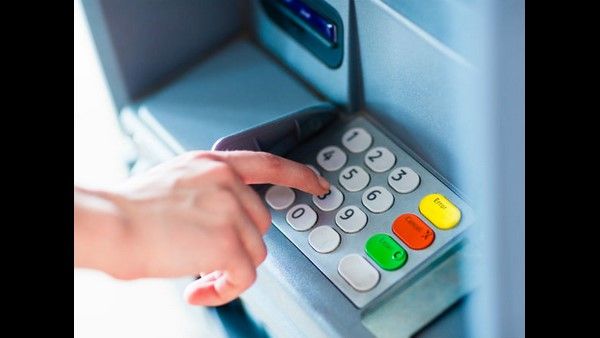 ಎಟಿಎಂ ಕಾರ್ಡ್‌ ಹಿಂದೆ ಪಿನ್ ಬರೆದು ಹಣ ಕಳೆದುಕೊಂಡ ಕಾನ್‌ಸ್ಟೇಬಲ್