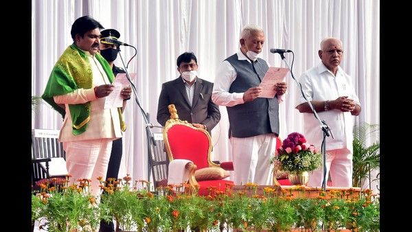 ಉಪ ಮೇಯರ್ ಆಗಿದ್ದ ಆರ್. ಶಂಕರ್ ಎರಡನೇ ಬಾರಿ ಸಚಿವರಾಗಿ ಪ್ರಮಾಣವಚನ!