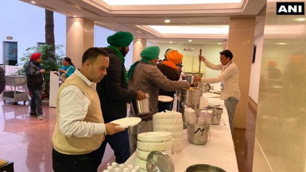 ಕೇಂದ್ರ ಸಚಿವರ ಊಟದ ಆಹ್ವಾನ ತಿರಸ್ಕರಿಸದ ರೈತ ಮುಖಂಡರು: ನೀವು ನಿಮ್ಮ ಆಹಾರ ಸೇವಿಸಿ, ನಾವು ನಮ್ಮ ಆಹಾರ ತಿನ್ನುತ್ತೇವೆ!