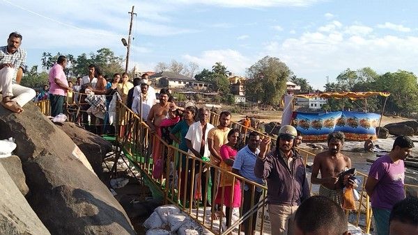 ಎಳ್ಳಾಮಾವಾಸ್ಯೆ ಜಾತ್ರೆಗೆ ಭಕ್ತರನ್ನು ಕೈಬೀಸಿ ಕರೆದ ರಾಮೇಶ್ವರ ಸನ್ನಿಧಿ