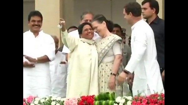 ಸೋನಿಯಾ ಗಾಂಧಿ, ಮಾಯಾವತಿಗೆ ಭಾರತ ರತ್ನ ನೀಡಿ: ಮಾಜಿ ಮುಖ್ಯಮಂತ್ರಿ ಆಗ್ರಹ