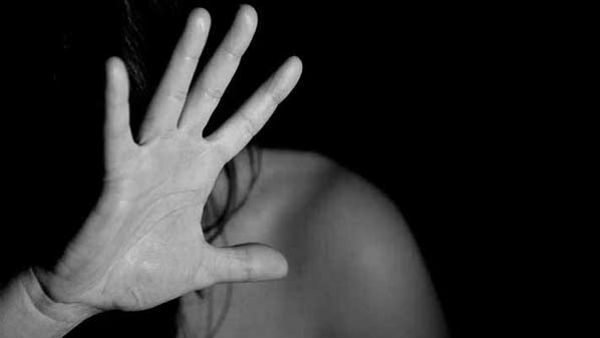 ಮಹಿಳೆ ಮೇಲೆ ಅತ್ಯಾಚಾರವೆಸಗಿ ಗುಪ್ತಾಂಗಕ್ಕೆ ಲೋಟ ತುರುಕಿದ ದುಷ್ಕರ್ಮಿಗಳು