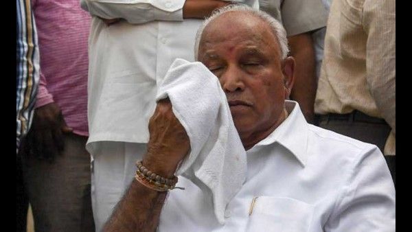 ತಮ್ಮ ರಾಜಕೀಯ ವೃತ್ತಿ ಜೀವನದಲ್ಲೇ ಕಂಡು ಕೇಳರಿಯದ ಸಂಕಷ್ಟದಲ್ಲಿ ಯಡಿಯೂರಪ್ಪ