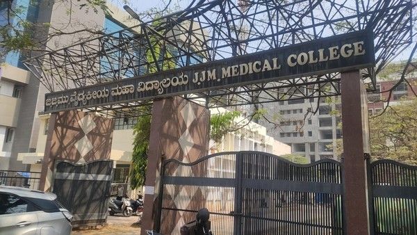 ಶಾಮನೂರು ಶಿವಶಂಕರಪ್ಪ ಒಡೆತನದ ಮೆಡಿಕಲ್ ಕಾಲೇಜು ಮೇಲೆ ಐಟಿ ದಾಳಿ