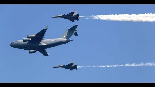 ಫೆ.3 ರಿಂದ ಮೂರು ದಿನಗಳ ಕಾಲ ಏರ್ ಶೋ; ಇಂದು ಬೆಂಗಳೂರಿಗೆ ರಾಜನಾಥ್ ಸಿಂಗ್ ಆಗಮನ