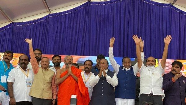 ಕುರುಬ ಸಮುದಾಯದ ಭಾರೀ ಸಮಾವೇಶ: 'ಇಲ್ಲ..ಇಲ್ಲ.. ನಮ್ಮ ಪಾಲಿಗೆ ಸಿದ್ದರಾಮಯ್ಯ ಇನ್ನಿಲ್ಲ..' ಘೋಷಣೆ