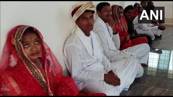 ಪ್ರೇಮಿಗಳ ದಿನದಂದು ಹೊಸ ಬದುಕಿಗೆ ಕಾಲಿಟ್ಟ 15 ಶರಣಾಗತ ನಕ್ಸಲರು: ಸಾಮೂಹಿಕ ವಿವಾಹ