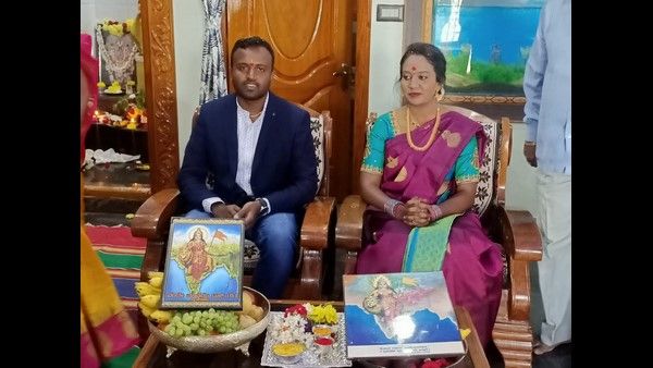 ಚಿಕ್ಕಮಗಳೂರು; ವಿಭಿನ್ನವಾಗಿ ನಿಶ್ಚಿತಾರ್ಥ ಮಾಡಿಕೊಂಡ ಜೋಡಿ