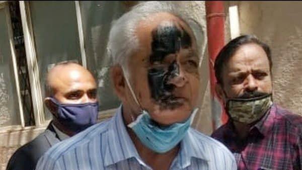 ಸಾಹಿತಿ ಕೆ. ಎಸ್. ಭಗವಾನ್ ಮುಖಕ್ಕೆ ಮಸಿ ಬಳಿದ ವಕೀಲೆ