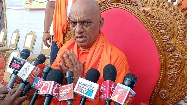 ಹಿಂದುಳಿದ ವರ್ಗಗಳ ಅನ್ನವನ್ನು ಯಾರೂ ಕಸಿದುಕೊಳ್ಳಬಾರದು: ಬ್ರಹ್ಮಾನಂದ ಸರಸ್ವತಿ