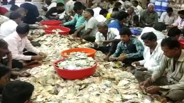 ದೇವರ ದುಡ್ಡು: ದೇಣಿಗೆ ಹಣ, ಚಿನ್ನ, ಬೆಳ್ಳಿ ಎಣಿಸುವುದರಲ್ಲಿ ಸಿಬ್ಬಂದಿ ಸುಸ್ತೋಸುಸ್ತು.‌!