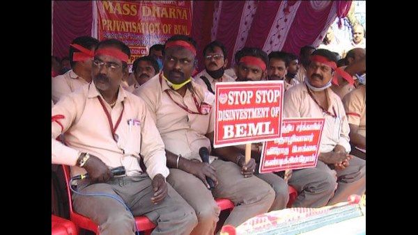 ಬೆಮೆಲ್​ ಕಂಪನಿ ಖಾಸಗೀಕರಣಕ್ಕೆ ಕಾರ್ಮಿಕರ ವಿರೋಧ, ಪ್ರತಿಭಟನೆ