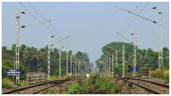 ಕೊಂಕಣ ರೈಲ್ವೆ ಮಾರ್ಗ ವಿದ್ಯುದೀಕರಣ ಬಹುತೇಕ ಪೂರ್ಣ: ಲೋಕೋ ಪ್ರಯೋಗಾರ್ಥ ಪರೀಕ್ಷೆ ಯಶಸ್ವಿ