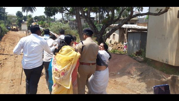 ಬೆಳಗಾವಿ ಪಾಲಿಕೆ ಎದುರು ಭಗವಾ ಧ್ವಜ ನೆಡಲು ಎಂಇಎಸ್ ಯತ್ನ, ಹೈಡ್ರಾಮಾ