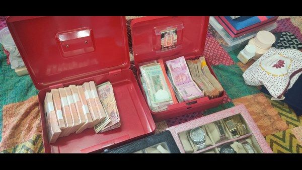 ನವ ಭ್ರಷ್ಟ ಅಧಿಕಾರಿಗಳ ಅಕ್ರಮ ಸಂಪತ್ತು ಬಯಲಿಗೆ ಎಳೆದ ಎಸಿಬಿ