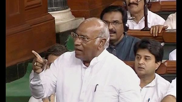 ಪೆಟ್ರೋಲ್, ಡೀಸೆಲ್ ದರ ಏರಿಕೆ: ಕೇಂದ್ರಕ್ಕೆ ಬಿಸಿ ಮುಟ್ಟಿಸಿದ ಮಲ್ಲಿಕಾರ್ಜುನ್ ಖರ್ಗೆ