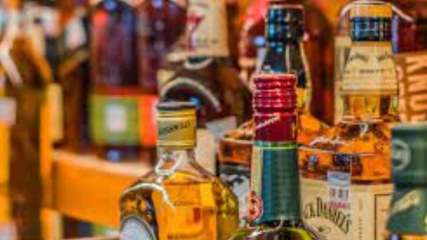 ಮದ್ಯಪಾನದ ವಯೋಮಿತಿ 25 ರಿಂದ 21ಕ್ಕೆ ಇಳಿಕೆ: ಹೊಸ ಅಬಕಾರಿ ನೀತಿಗೆ ಅನುಮೋದನೆ